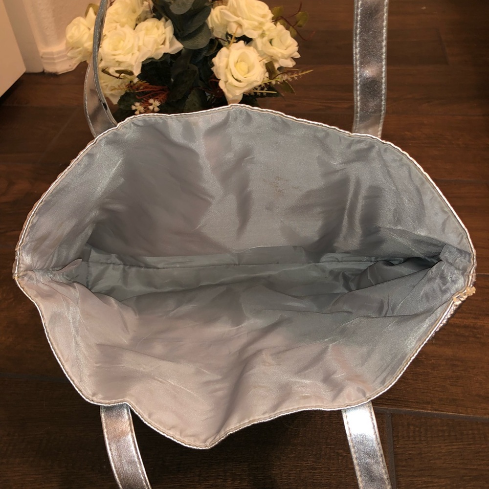 Tote - Picture 2 of 3